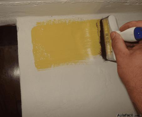 pintura de color amarillo.