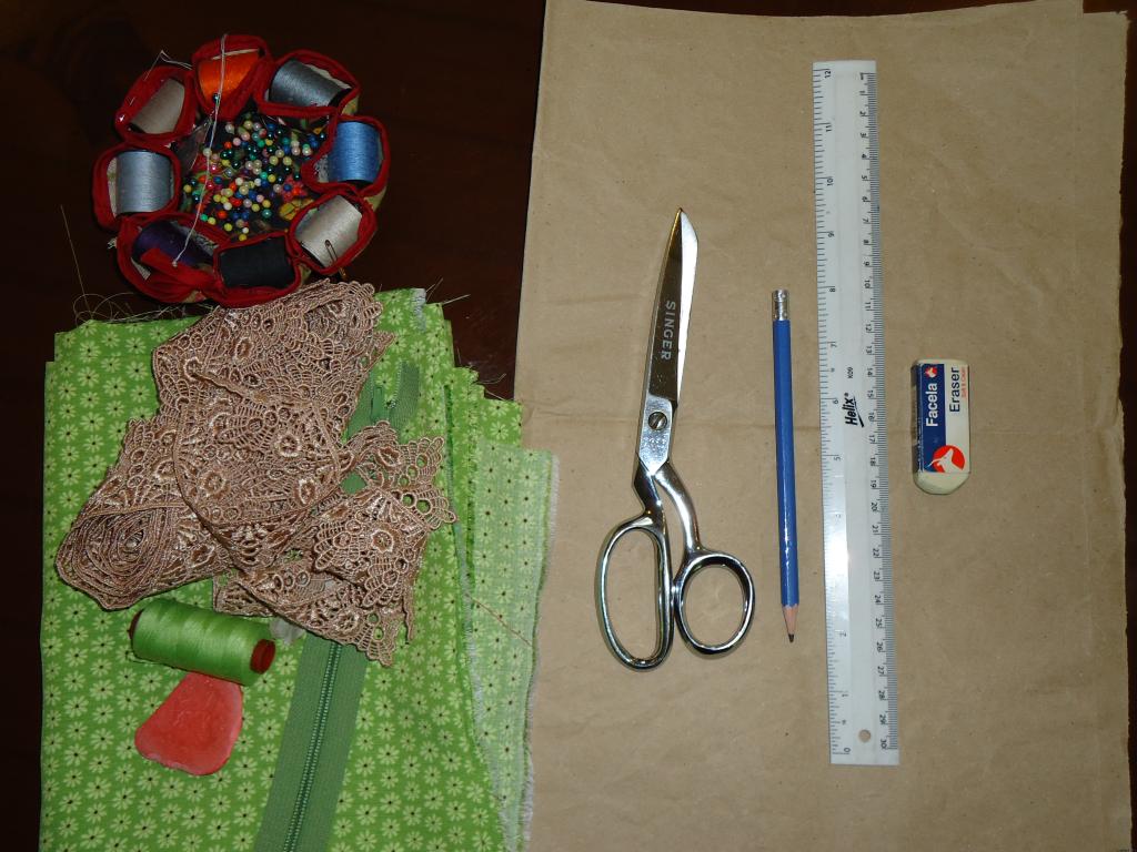 Materiales para falda estampada de dos piezas con corte a la cadera