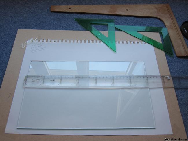 medir vidrio para hacer la superficie de la vidriera