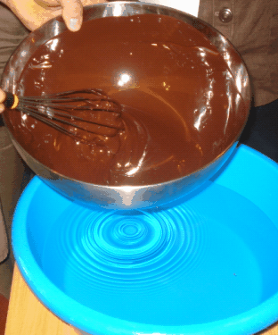 Sacar el chocolate del agua fría