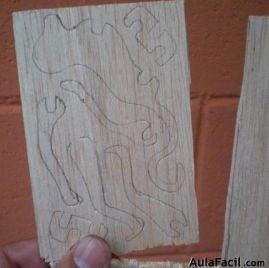 corte en la madera de balsa 
