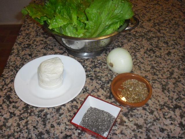 Ingredientes ensalada con queso fresco