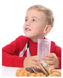 niño tomando leche