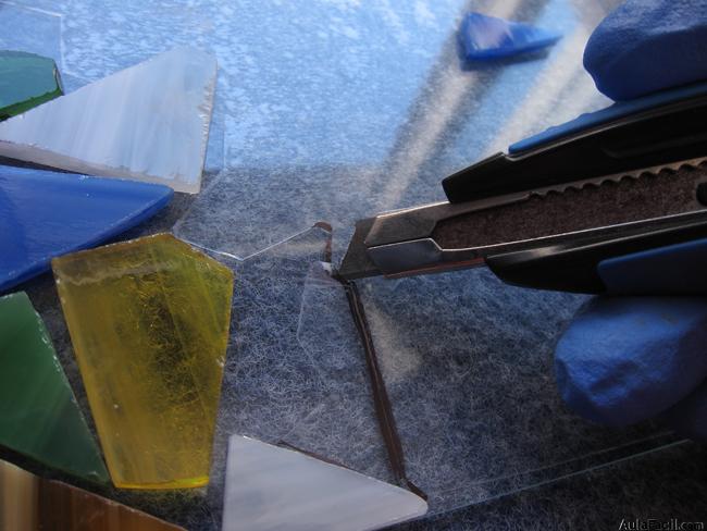 corte de adhesivo protector del vidrio