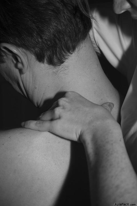 dolor masaje cuello estres