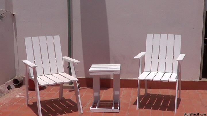 mesa auxiliar y sillas para terraza