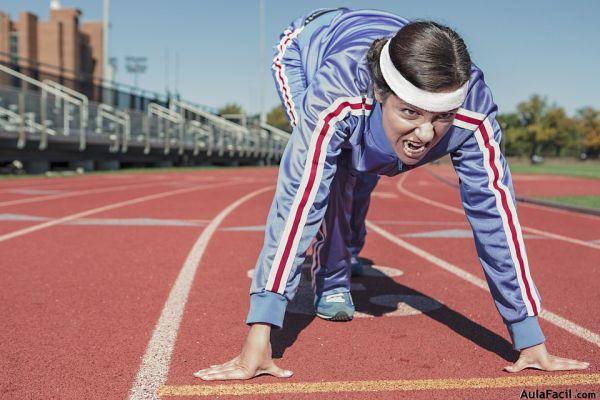 mujer a punto de entrenar