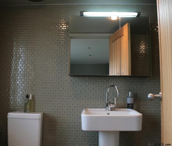 baño azulejo beige