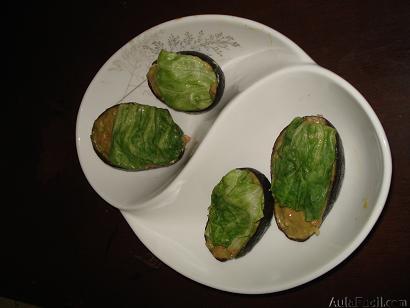 Entrada de Aguacate con cebolla y tomate