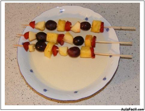 Elaboración de Brochetas de Frutas