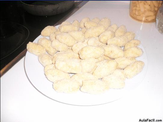 Croquetas de pollo, jamón y yerbabuena