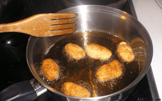 Croquetas de pollo, huevo y nuez moscada