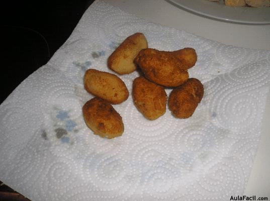 Croquetas de pollo, jamón y yerbabuena