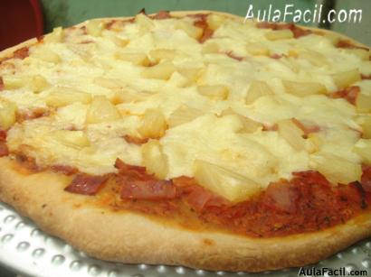 PIZZA DE JAMÓN CON PIÑA