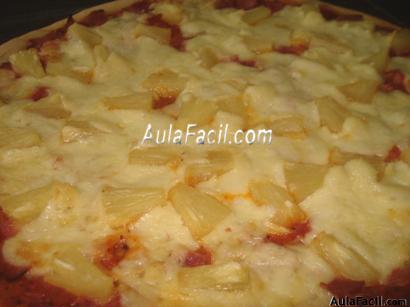  PIZZA DE JAMÓN CON PIÑA.